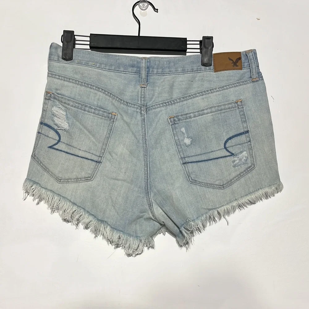 American Eagle Vintage Hi-Rise Festival Light Wash Distressed Denim Shorts 8